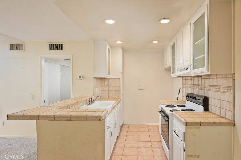 Valencia, CA 91355,23515 Lyons Avenue #228