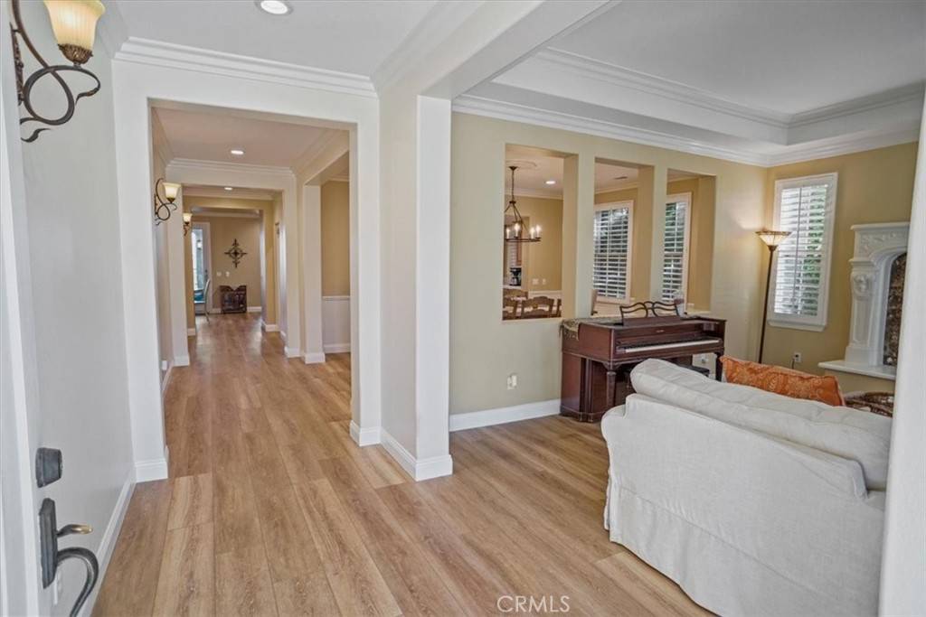 Valencia, CA 91381,26858 Pine Hollow CT