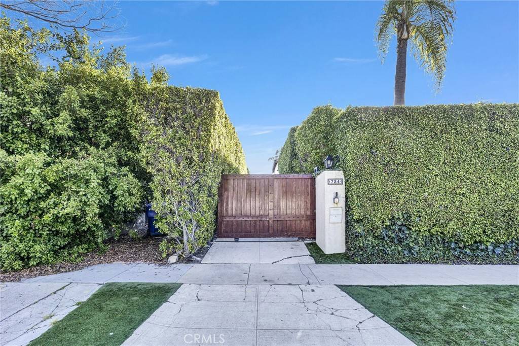 Los Angeles, CA 90046,724 N Spaulding AVE