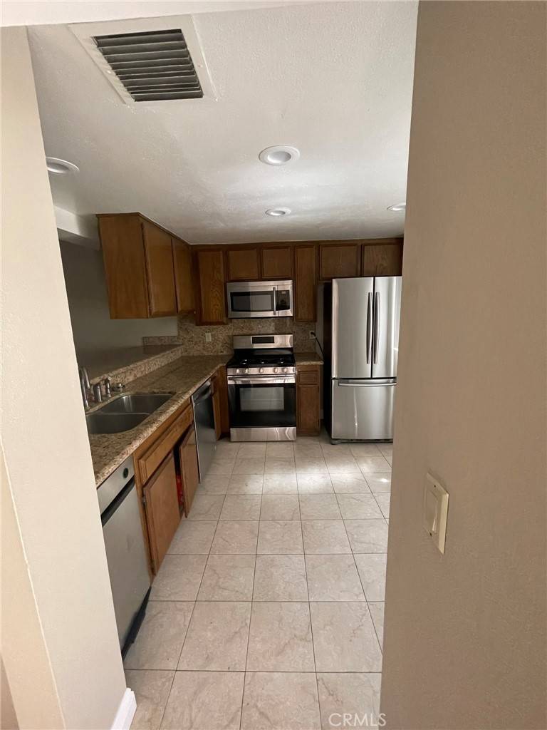 Woodland Hills, CA 91367,21551 Burbank BLVD #102