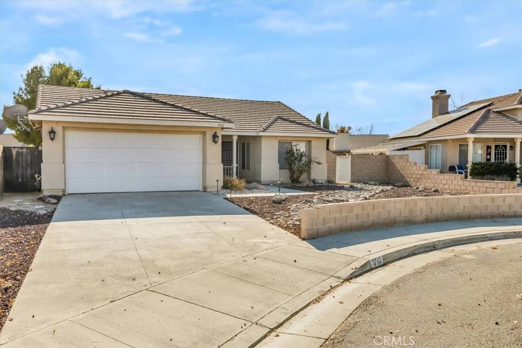 Rosamond, CA 93560,3742 Hickory CT