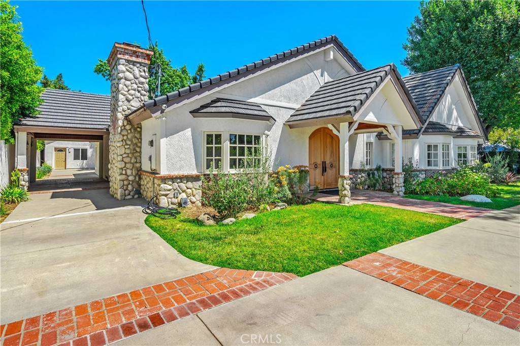 Woodland Hills, CA 91367,23121 Califa ST