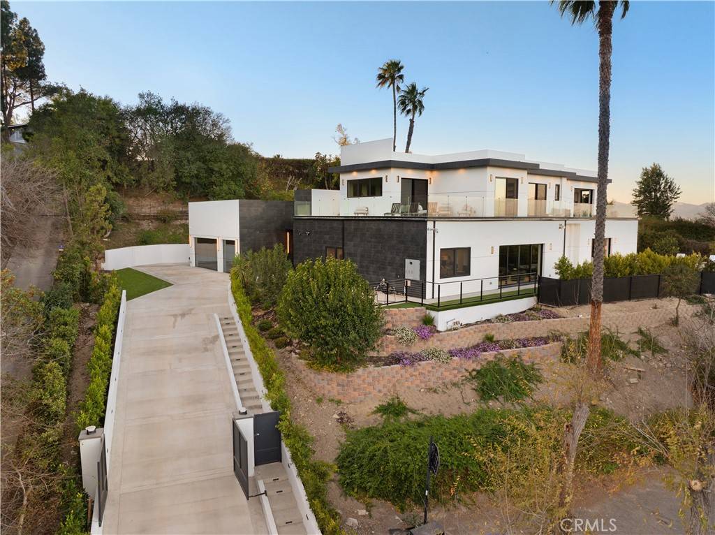 Tarzana, CA 91356,4817 Brewster DR