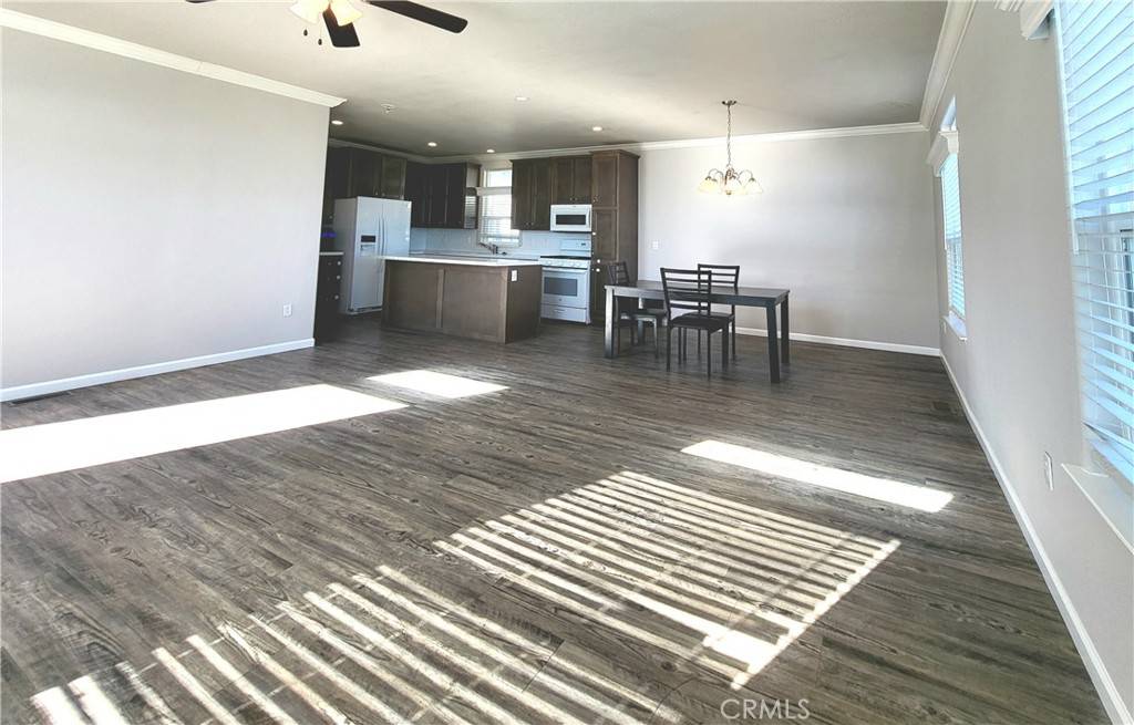 Chatsworth, CA 91311,20652 Lassen #124