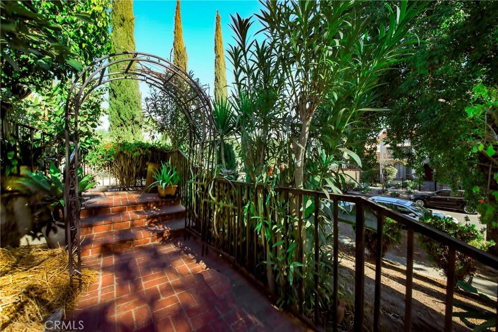 Los Angeles, CA 90004,519 N Alexandria AVE
