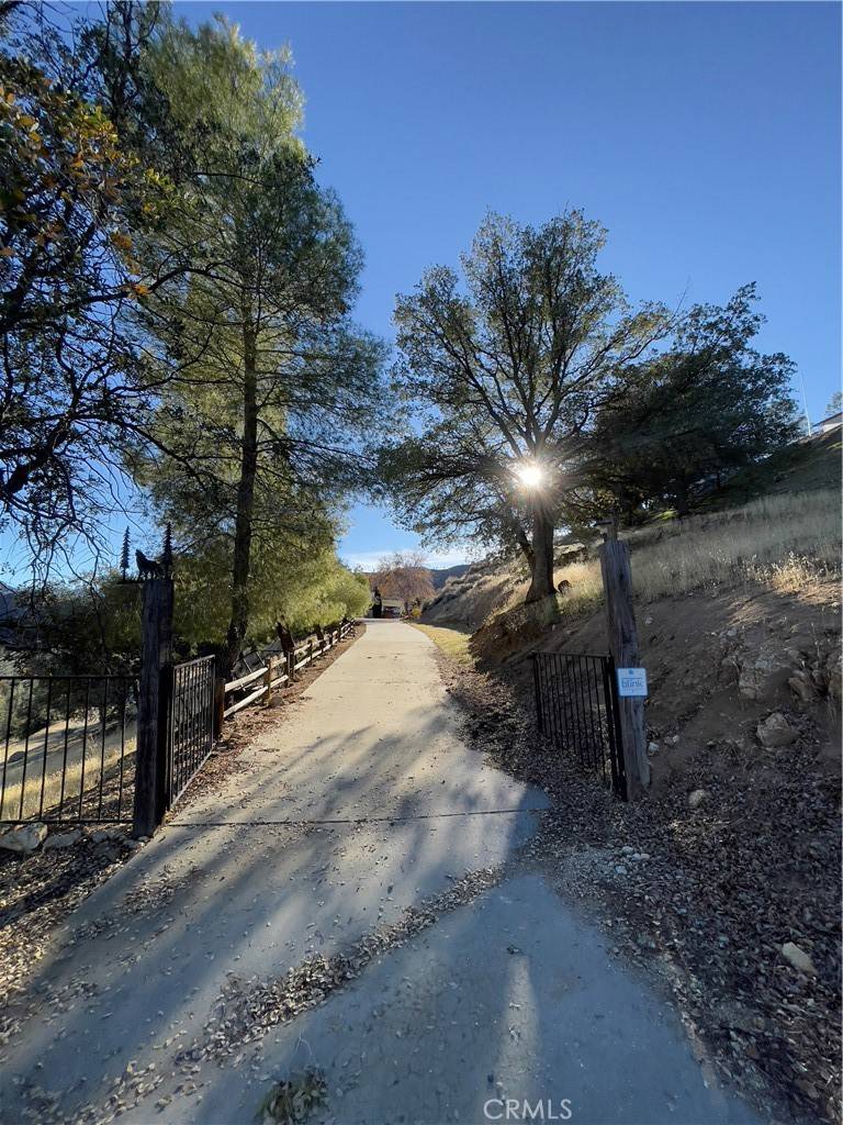 Wofford Heights, CA 93285,401 Oakwood Dr