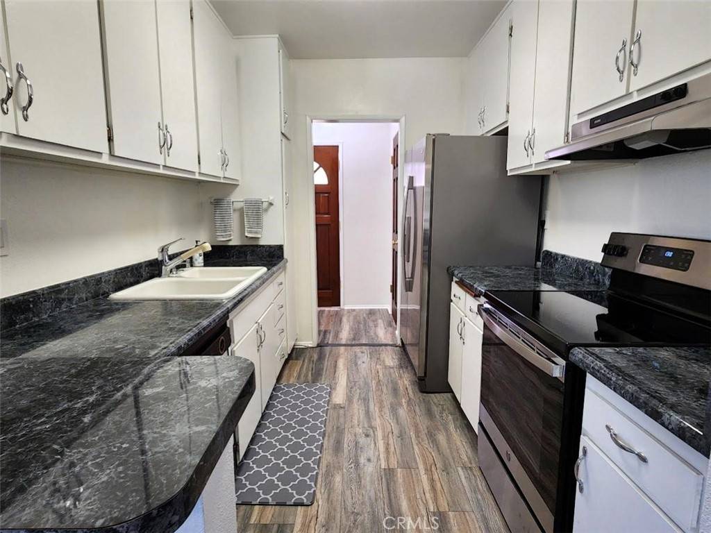 Tarzana, CA 91356,18307 Burbank BLVD #14