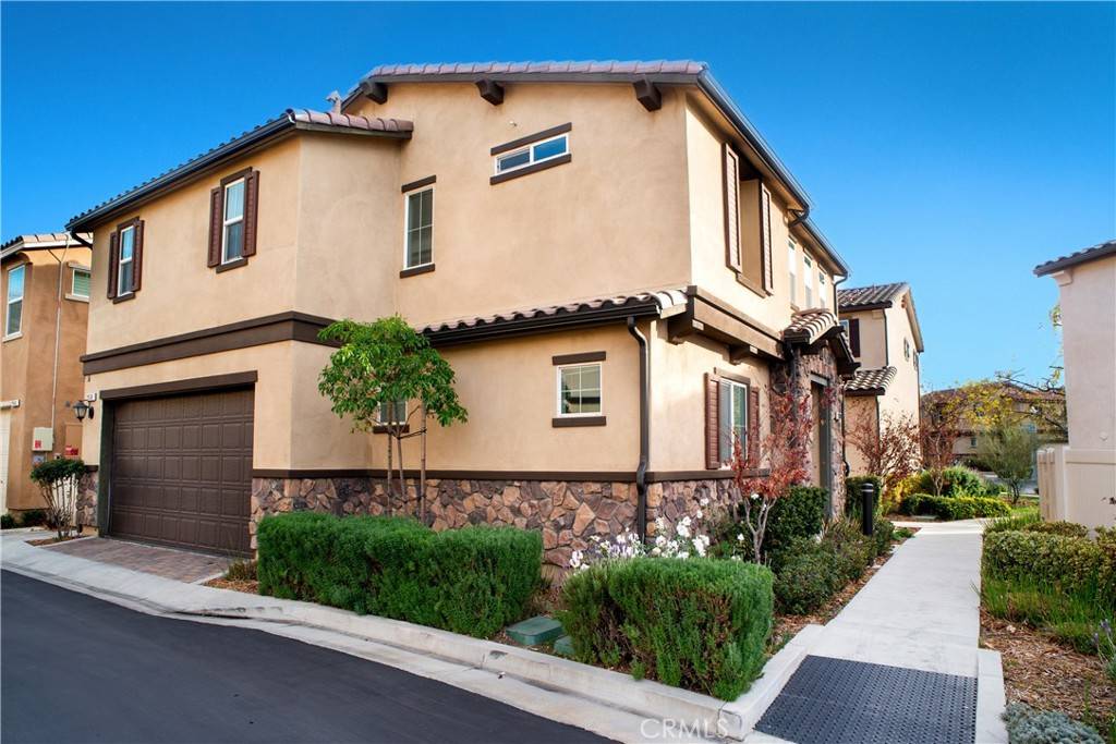 Saugus, CA 91350,20510 Sugarberry CT