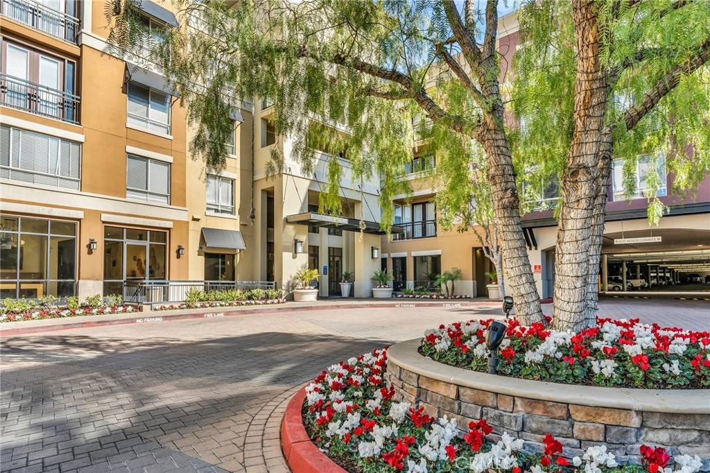 Valencia, CA 91355,24535 Town Center DR #6403