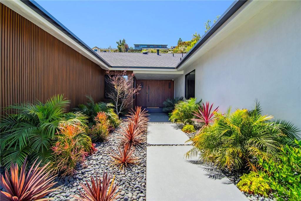 Tarzana, CA 91356,3855 Corbin AVE