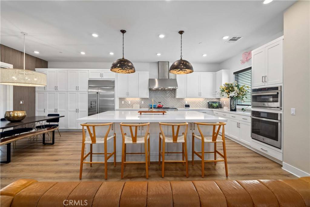 Valencia, CA 91381,27533 Golden Currant PL