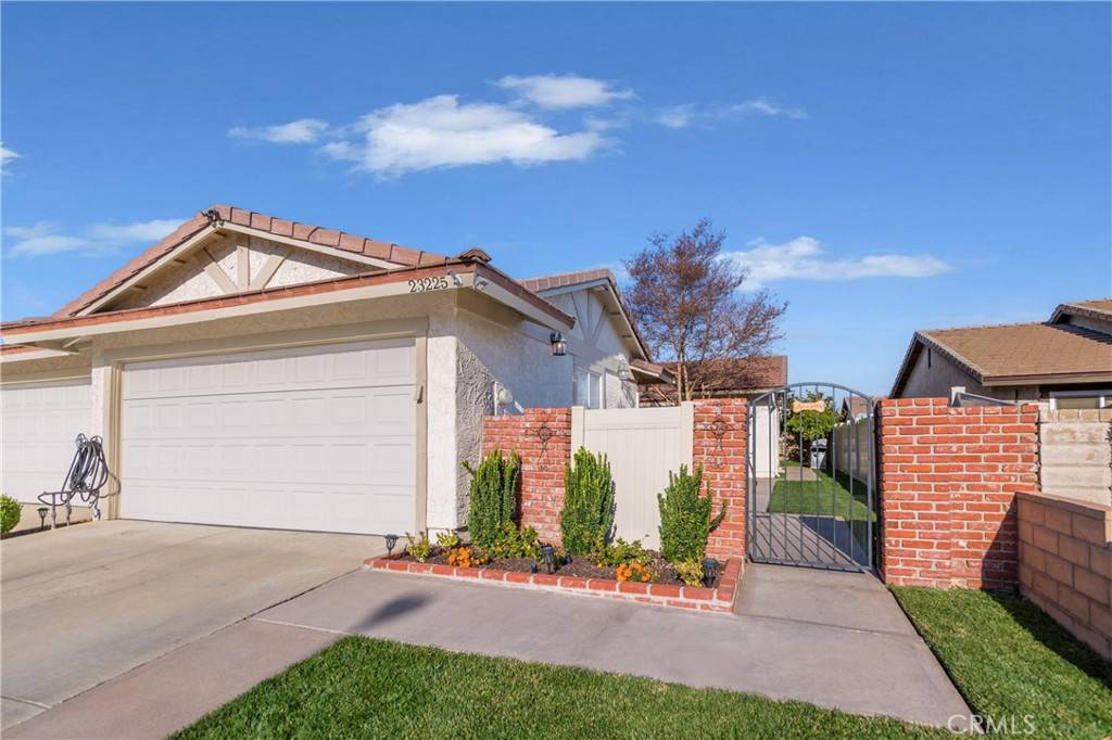 Valencia, CA 91355,23225 Faisan Court