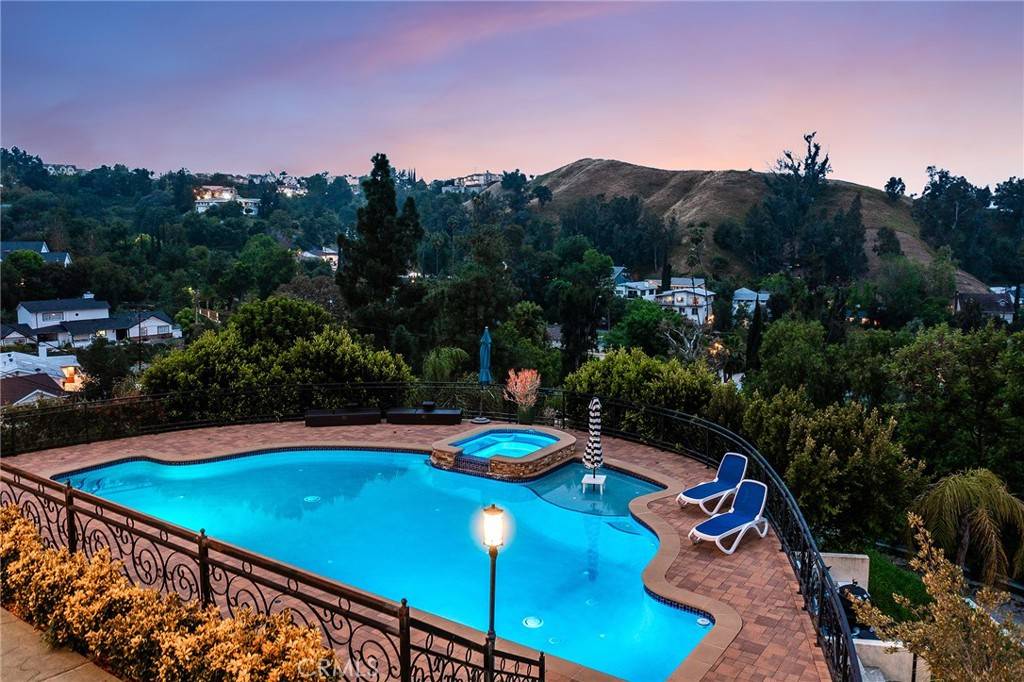Woodland Hills, CA 91364,22470 Sueno RD