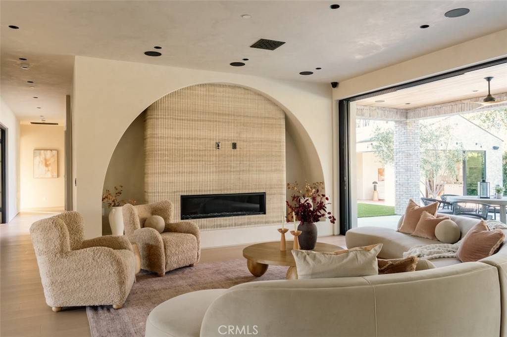 19845 Santa Rita ST Woodland Hills, CA 91364