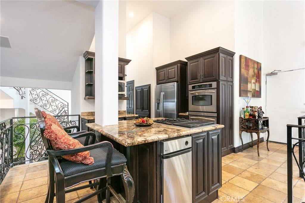 Los Angeles, CA 90068,3030 Passmore DR