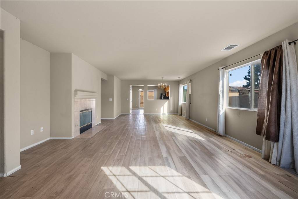 Lancaster, CA 93535,555 Koufax DR