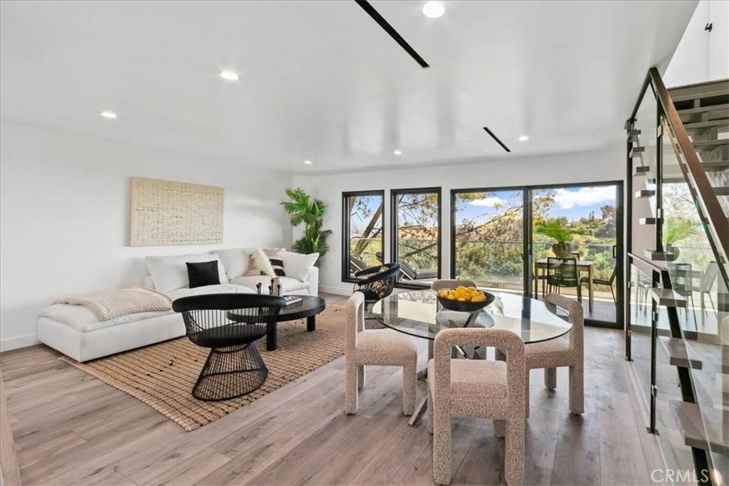 Los Angeles, CA 90046,8960 Crescent DR