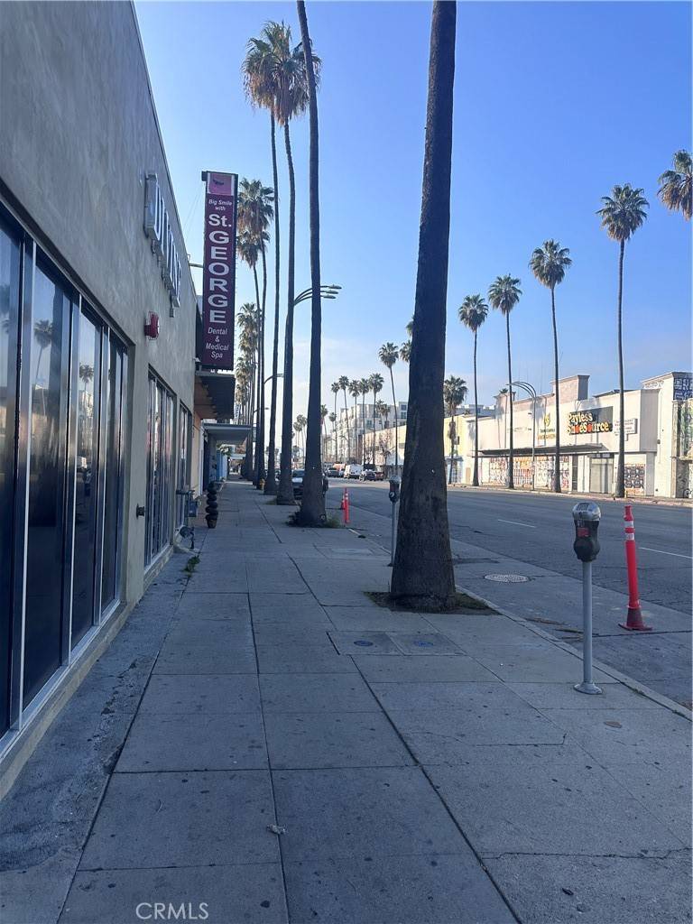 Van Nuys, CA 91405,6700 Van Nuys BLVD
