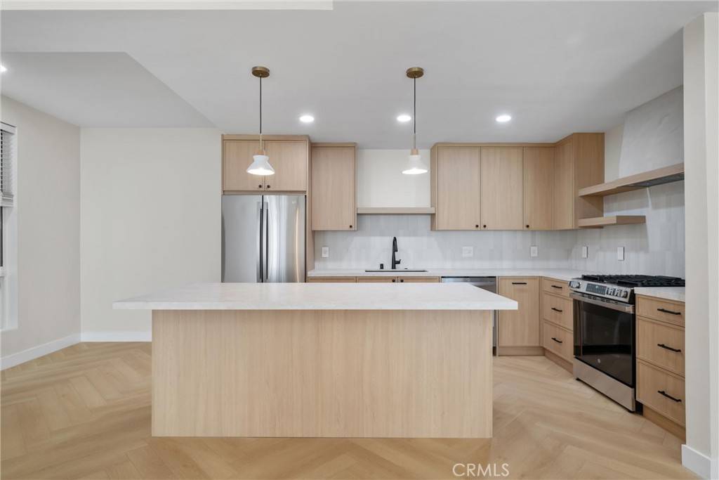 Sherman Oaks, CA 91403,15150 Dickens ST #107
