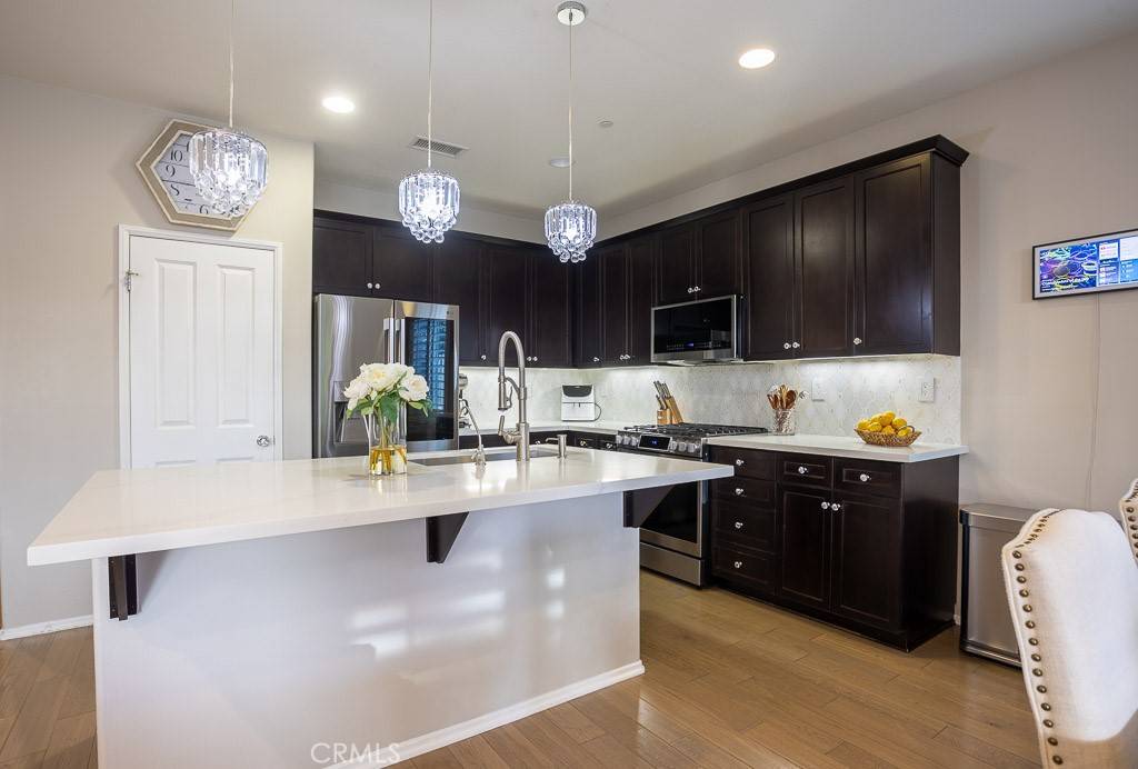 Saugus, CA 91350,19402 Castille LN