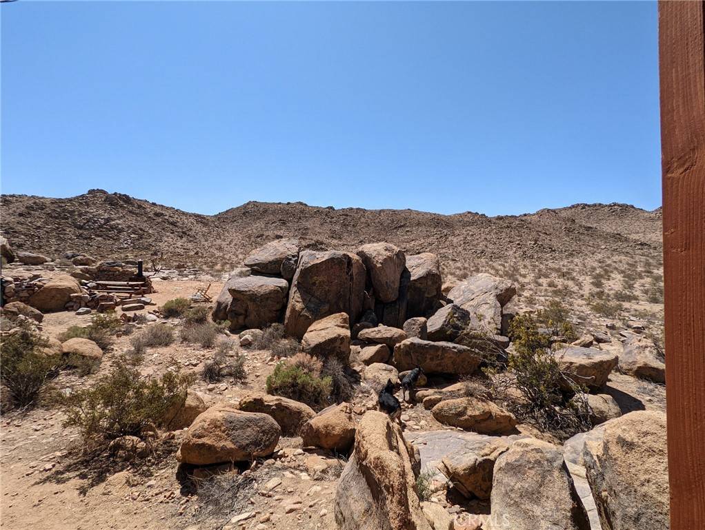 Adelanto, CA 92301,25220 Cottonwood RD