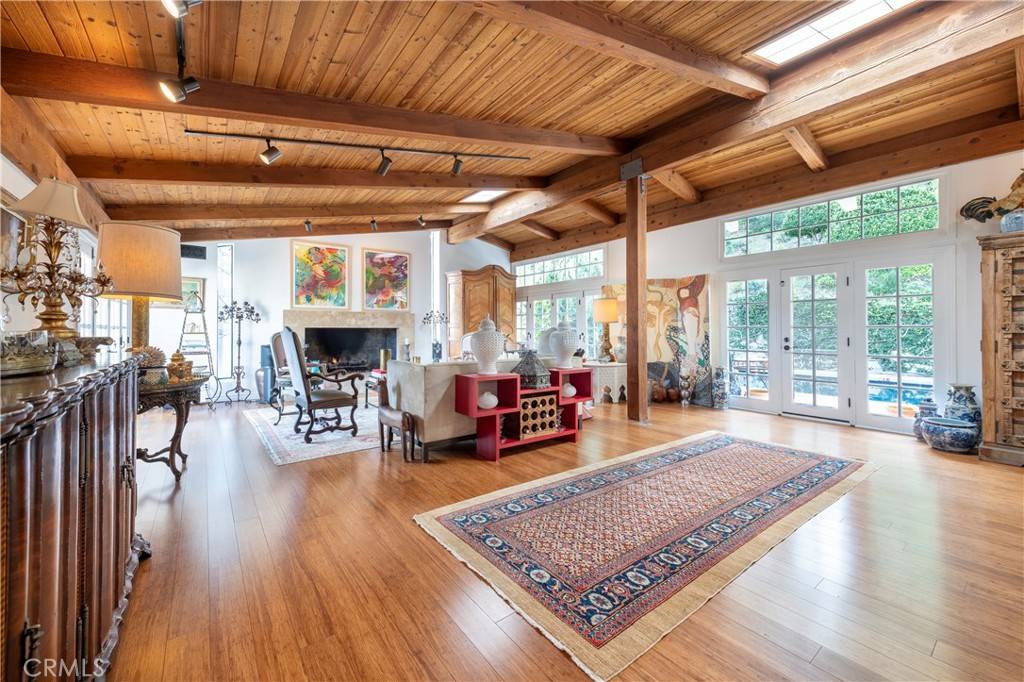 Encino, CA 91436,4567 Tara DR