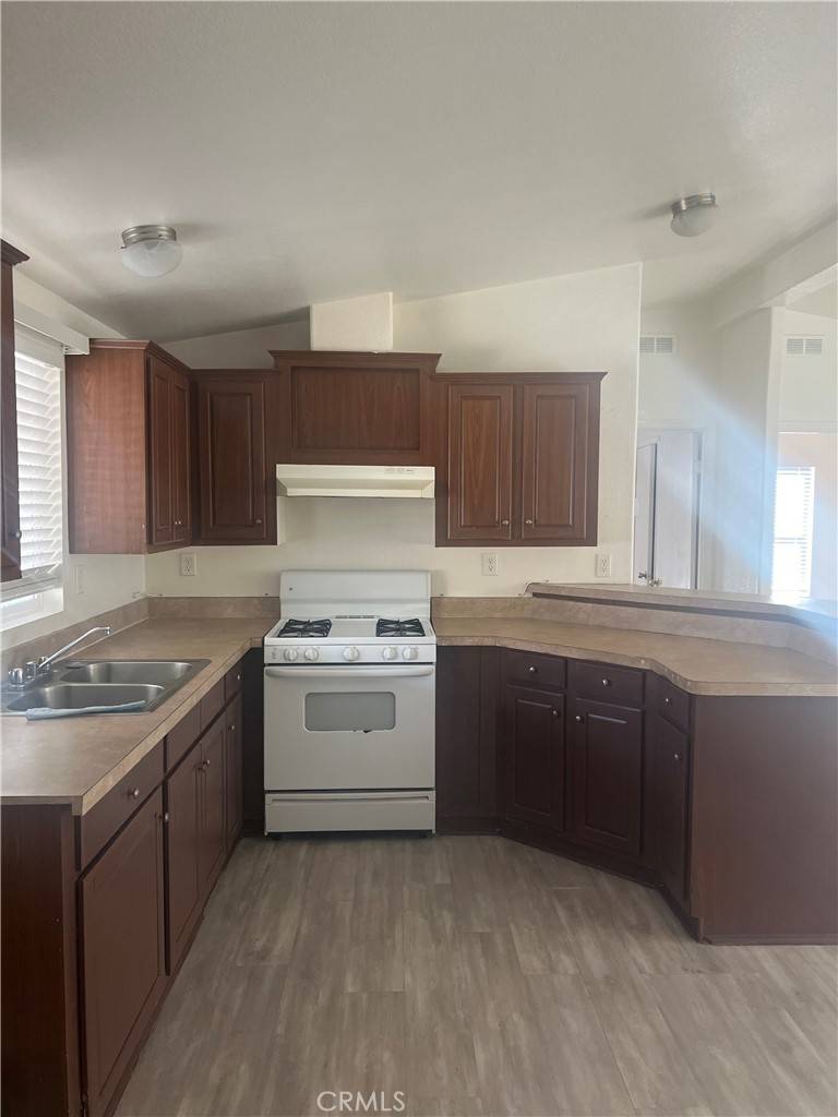 Van Nuys, CA 91405,7560 Woodman PL #4