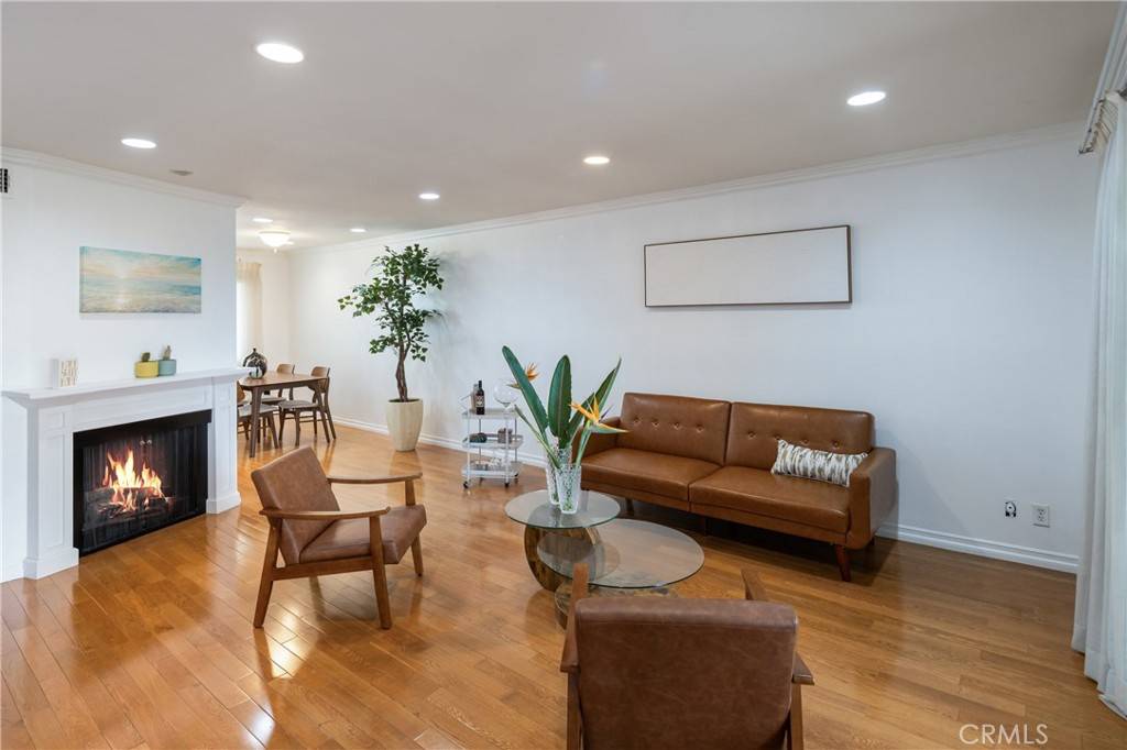 Burbank, CA 91504,9534 Via Ricardo