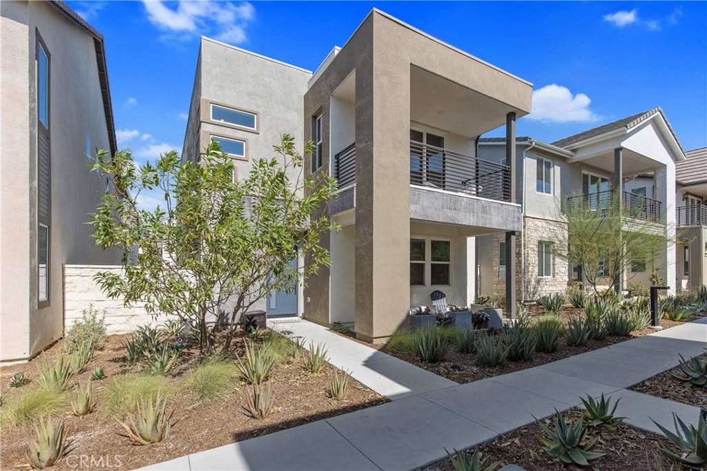 Valencia, CA 91381,27717 Knoll View PL
