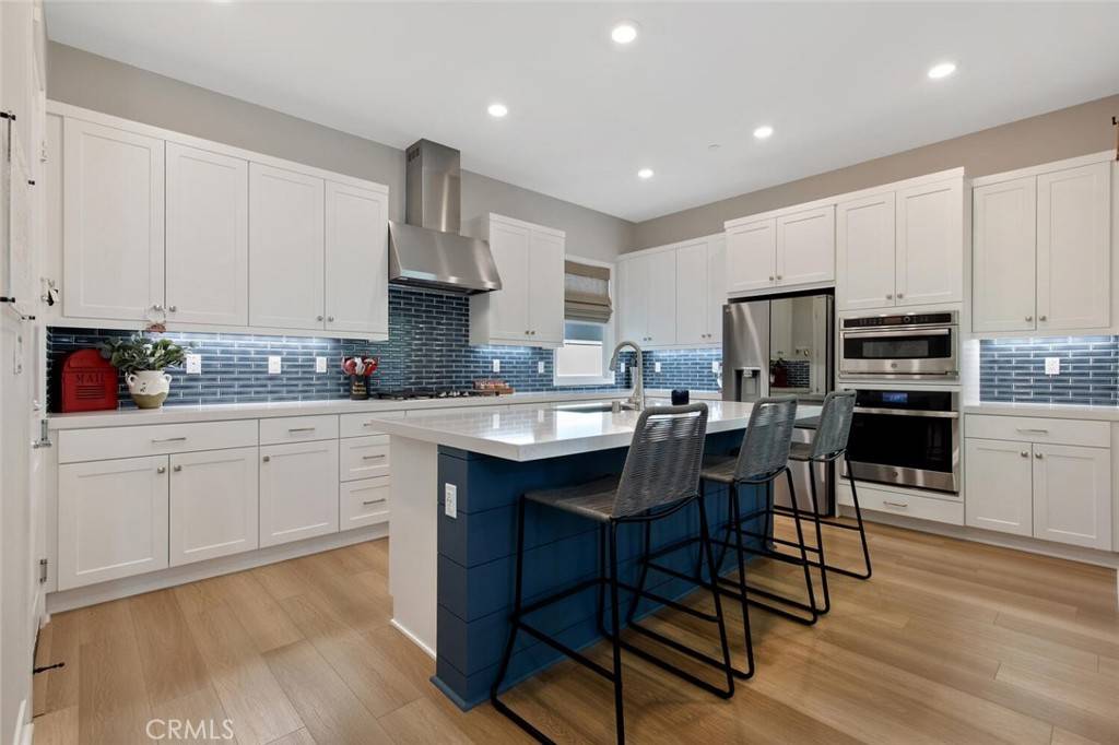 Valencia, CA 91381,27717 Knoll View PL