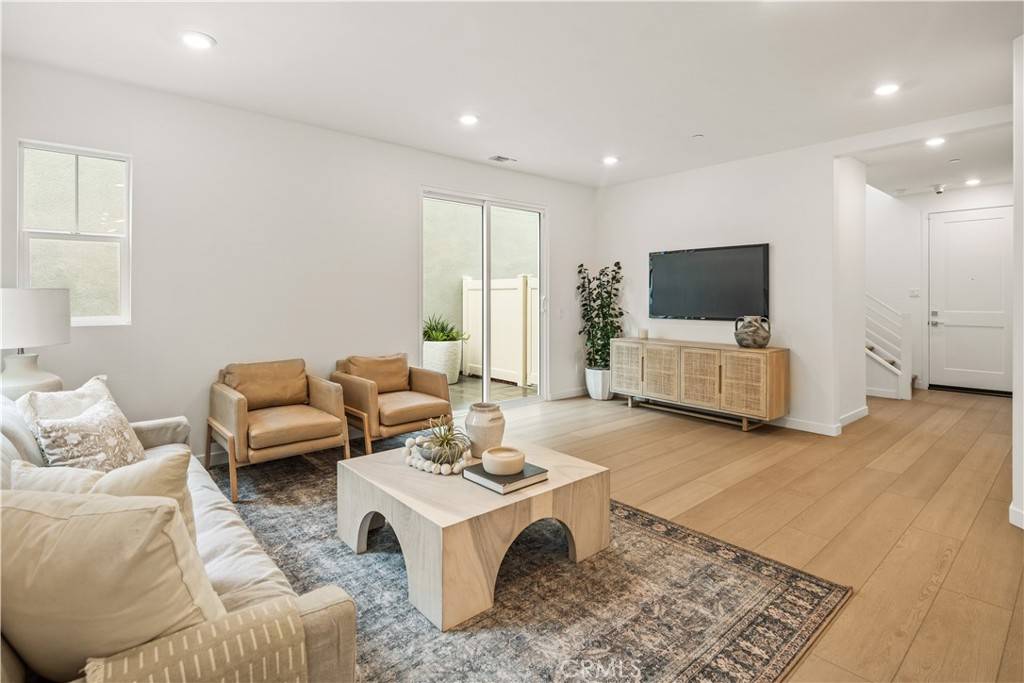 Carson, CA 90745,429 Willow Run LN E