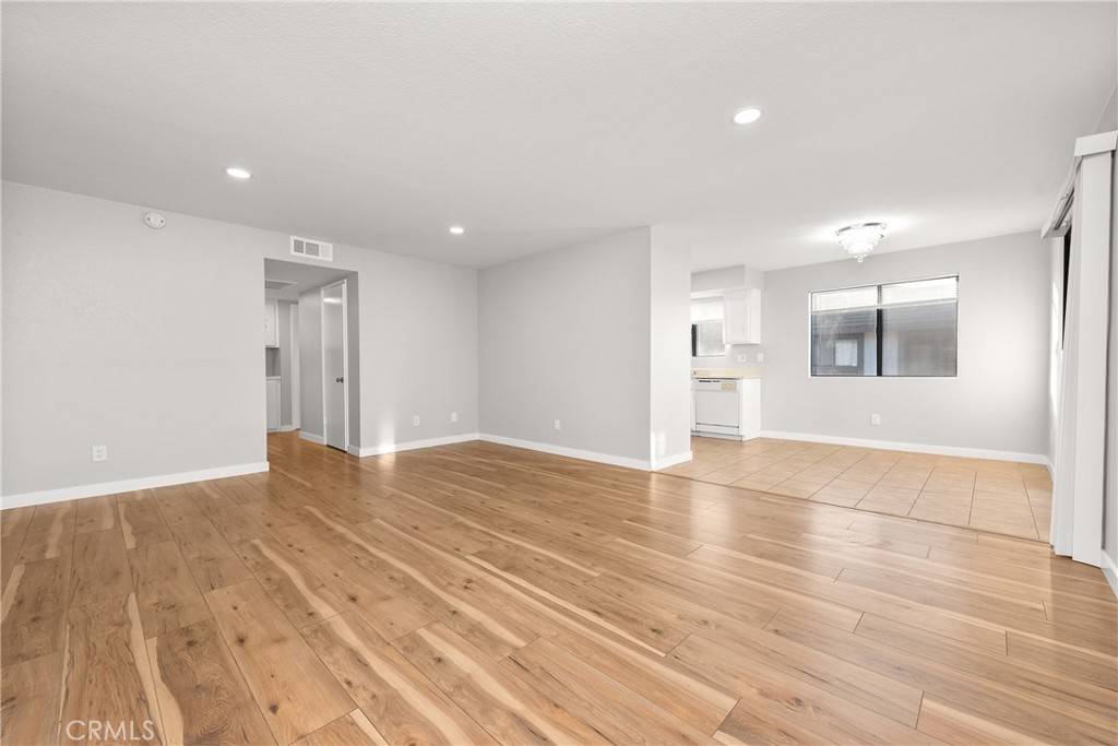 Moorpark, CA 93021,151 Majestic CT #604