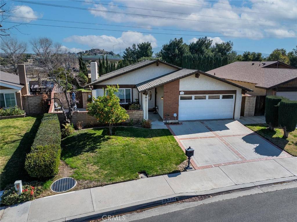 Valencia, CA 91355,25306 Via Dona Christa