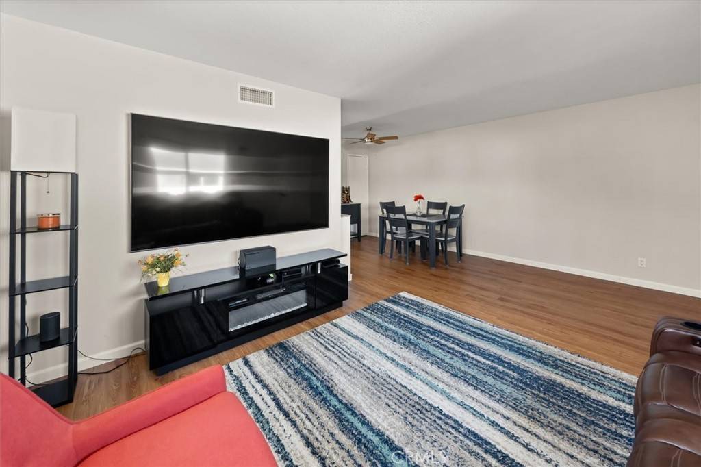 Saugus, CA 91350,20707 Dot ST