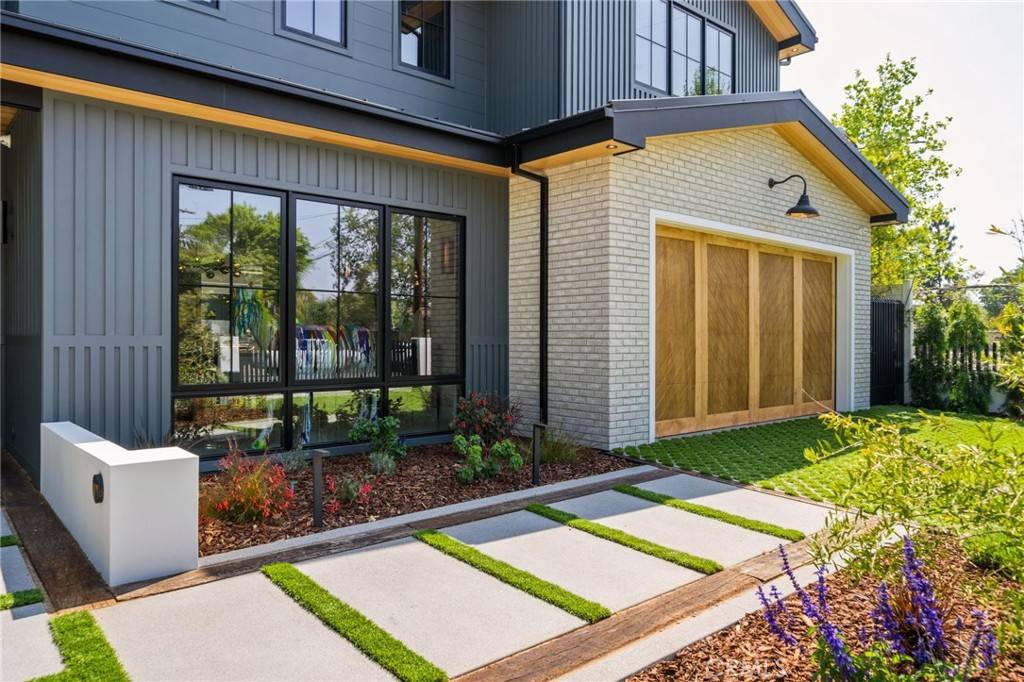 Sherman Oaks, CA 91423,Address not disclosed