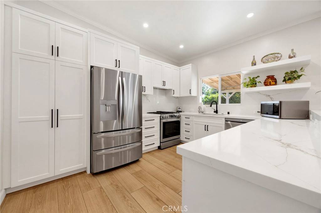 Panorama City, CA 91402,13340 Roscoe BLVD