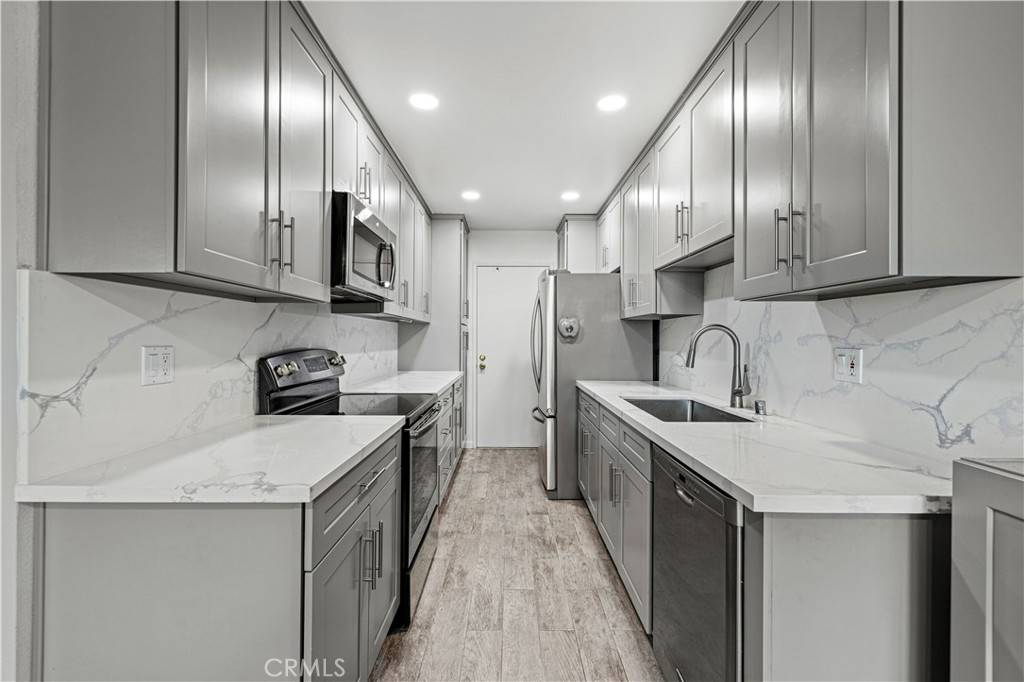 Encino, CA 91316,5400 Lindley AVE #105