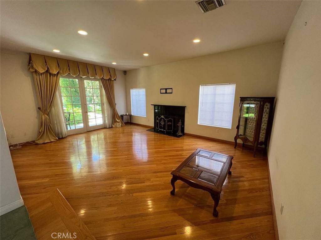 Encino, CA 91436,4751 Haskell AVE