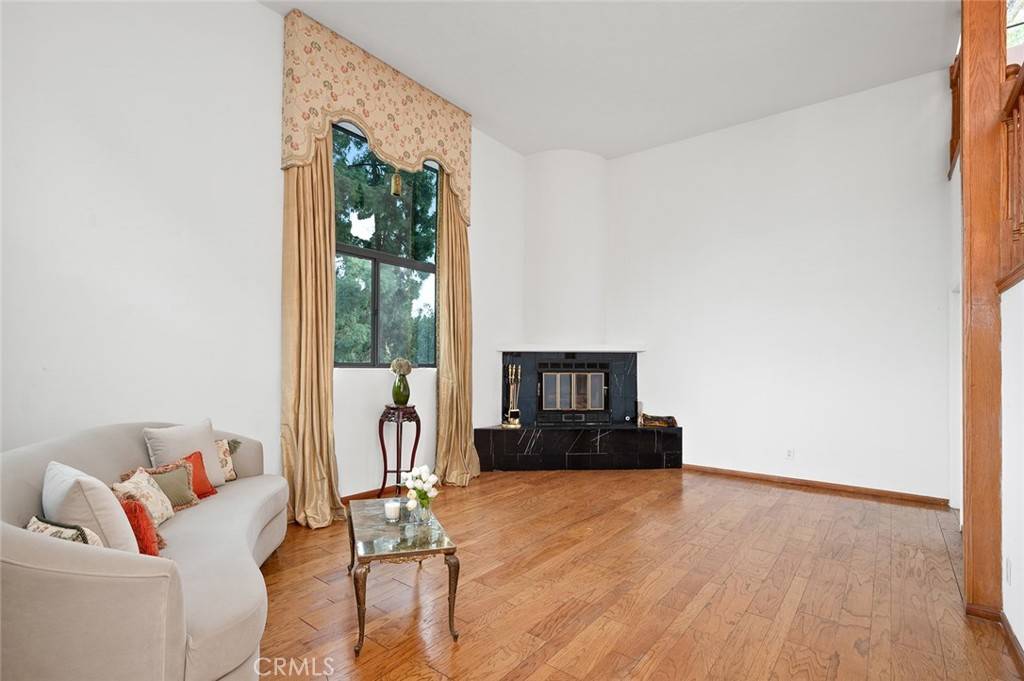 Los Angeles, CA 90039,2524 Ivan Hill