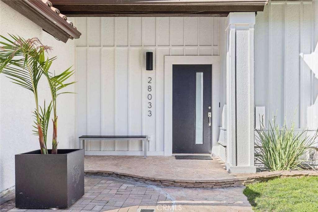 Saugus, CA 91350,28033 Bena CT