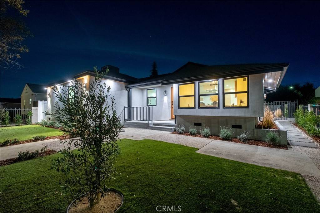 Tarzana, CA 91356,18848 Collins ST