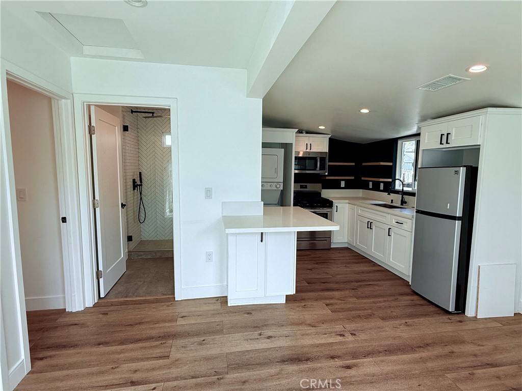 Reseda, CA 91335,19521 Welby WAY