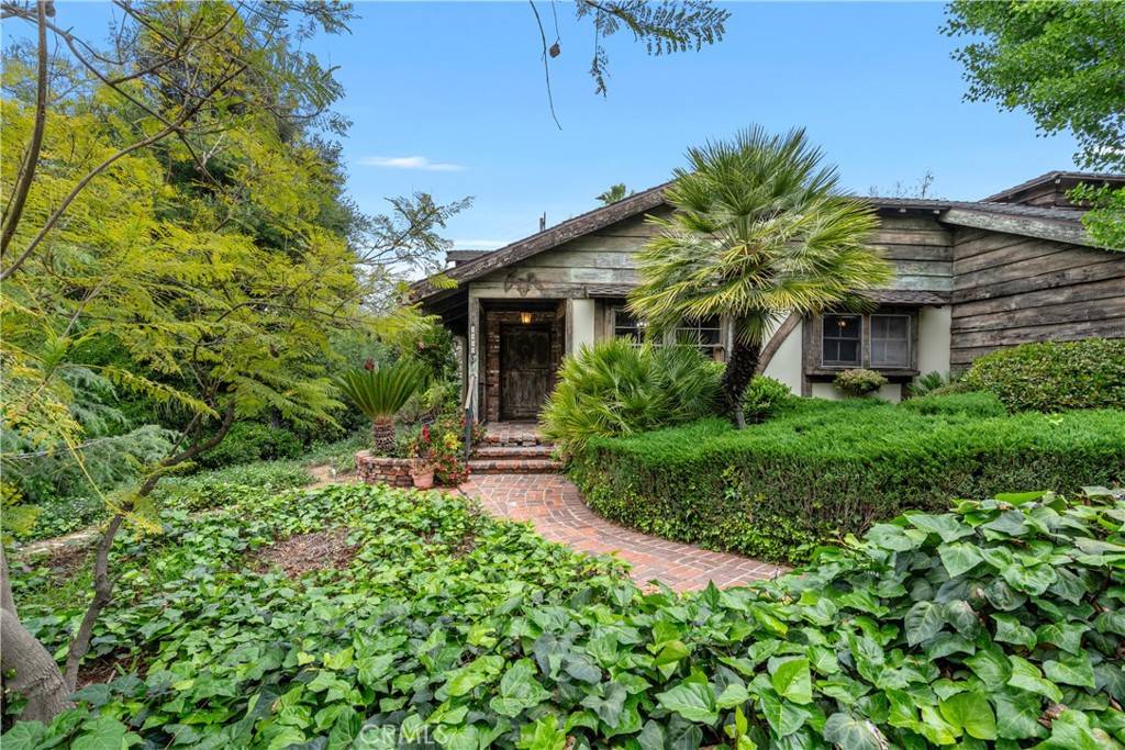 Studio City, CA 91604,3852 Eureka Dr.