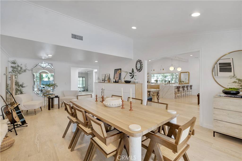 Woodland Hills, CA 91367,5910 Pat AVE