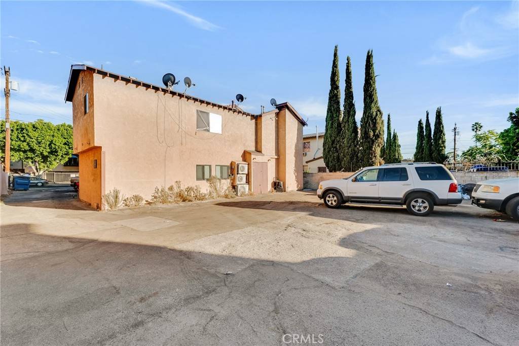North Hollywood, CA 91605,6827 Radford AVE