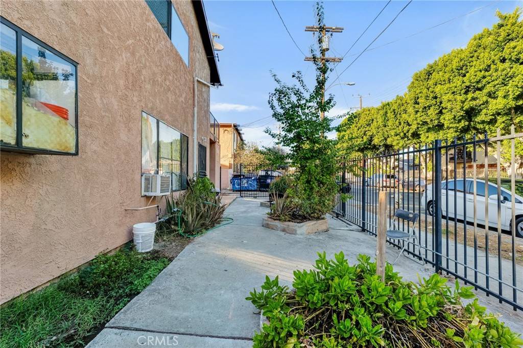 North Hollywood, CA 91605,6827 Radford AVE