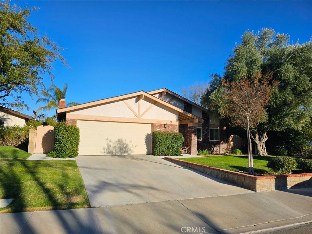 Newhall, CA 91321,25132 Highspring AVE