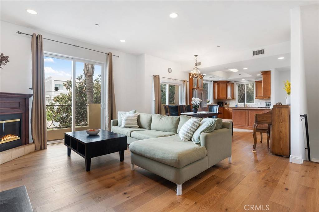 Sherman Oaks, CA 91403,15014 Magnolia BLVD #1