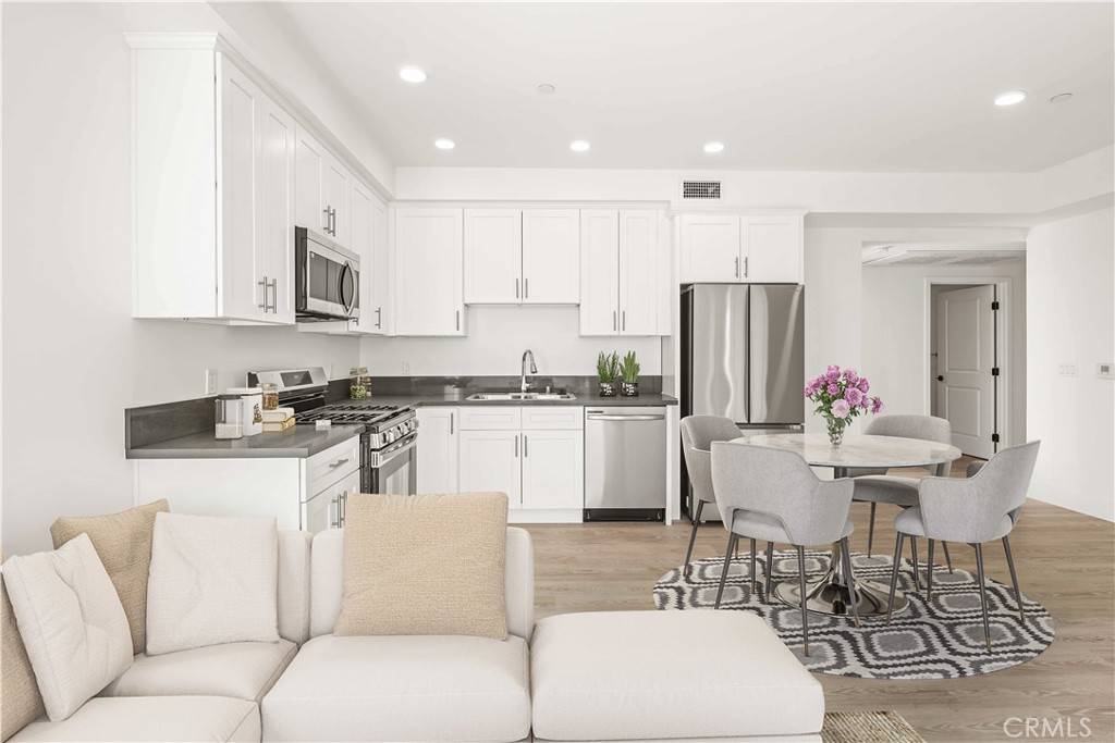 North Hollywood, CA 91606,11714 Archwood ST #203