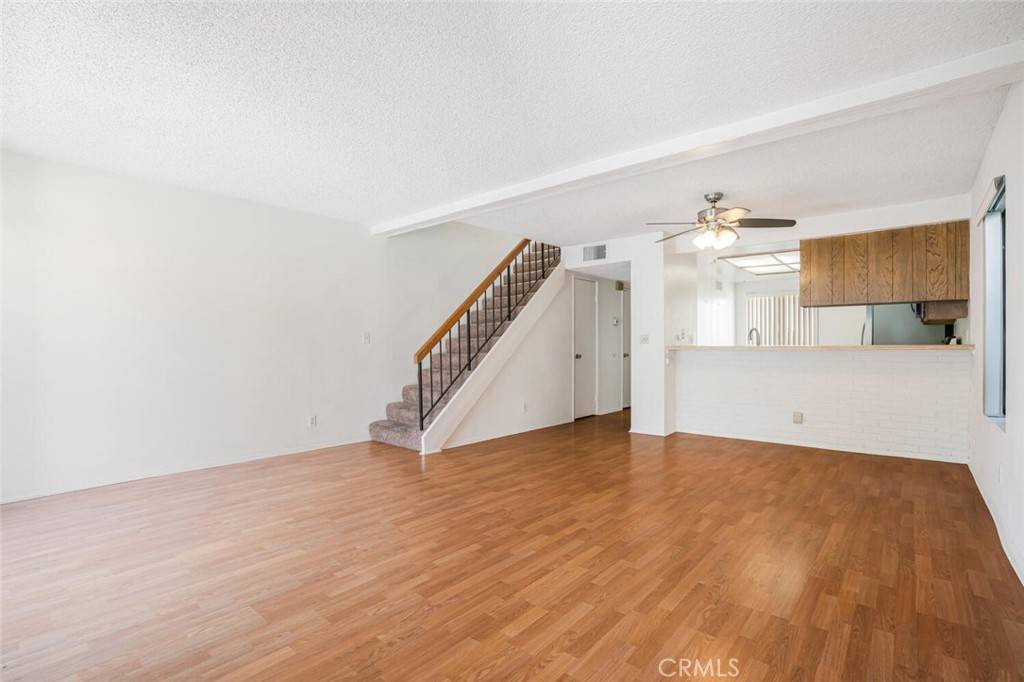 Woodland Hills, CA 91367,5720 Owensmouth AVE #128